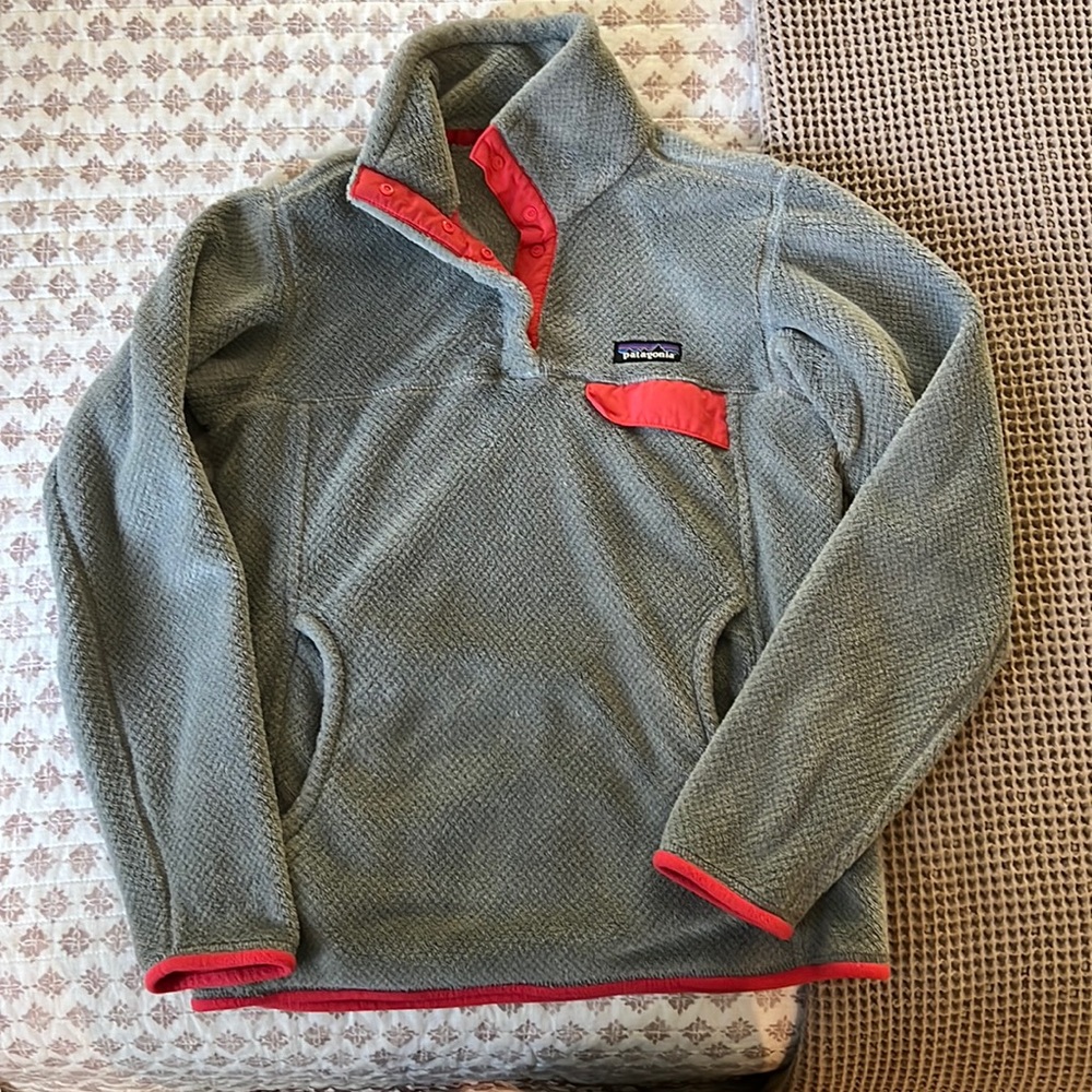 Patagonia quarter snap grey and pink